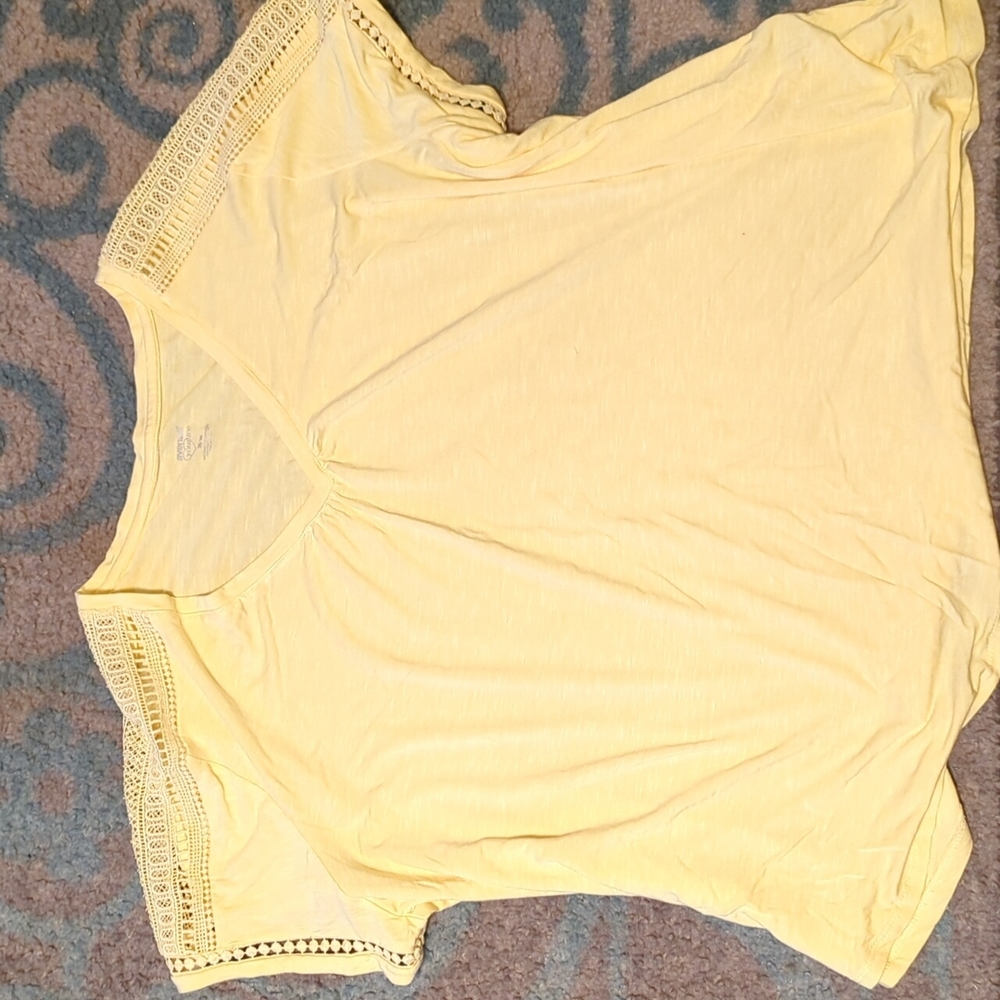 Plus size top - Picture 3 of 3